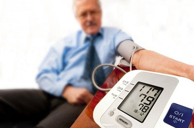 ۶ ترفند خانگی برای بالا بردن فشار خون/علت اُفت فشار چیست ؟