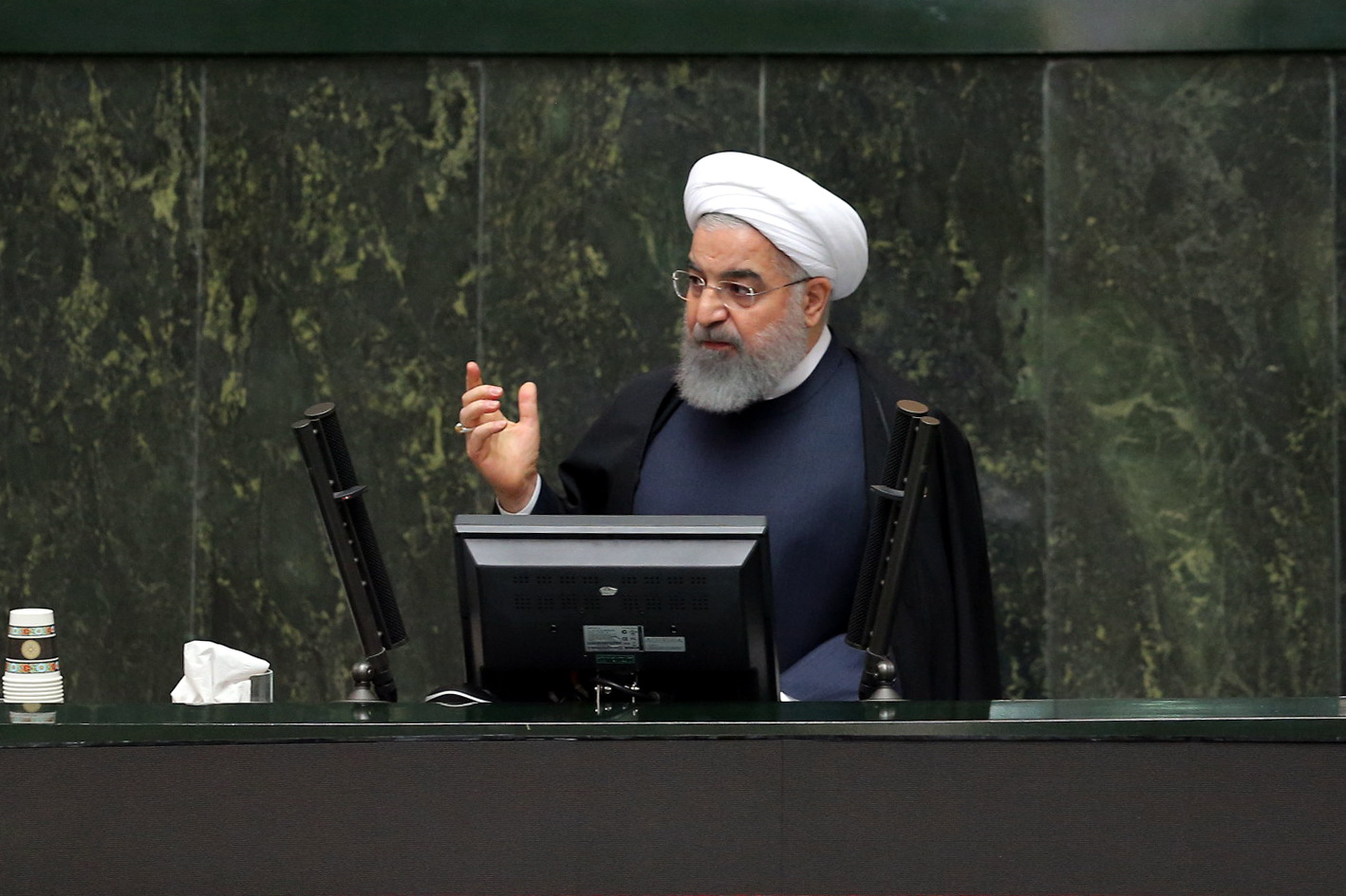 روحانی:سوال از رئیس جمهور سوال ملت است/دهقان: اگر کسی رانتی نخورده است، چرا در برابر خواست قانونی مردم مقاومت می‌شود/ فرهنگی: آقای روحانی! چرا با برنامه ششم بی‌مهری کردید؟