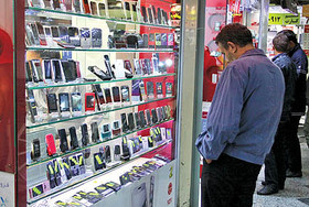 رییس اتحادیه فروشندگان تلفن همراه:مردم فعلا گوشی نخرند،تاهفته آینده وضعیت بهتر می‌شود