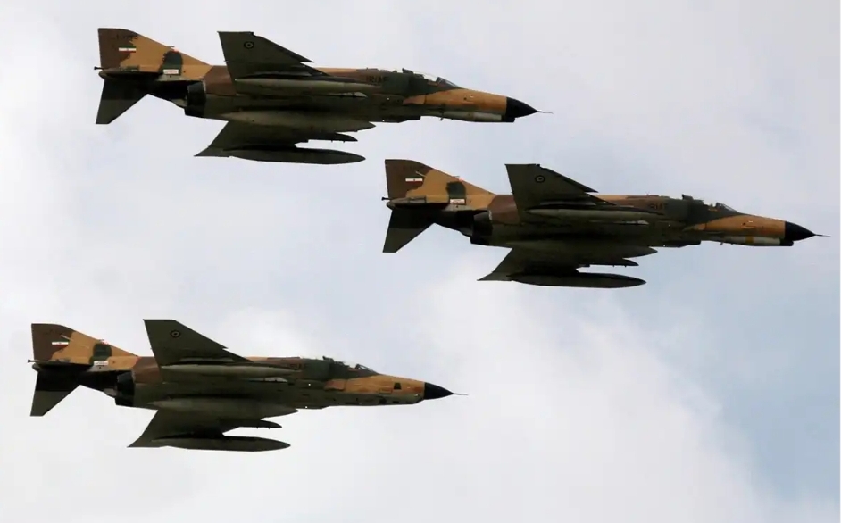 برگزاری رژه مشترک هوایی ارتش و سپاه در آبهای خلیج فارس