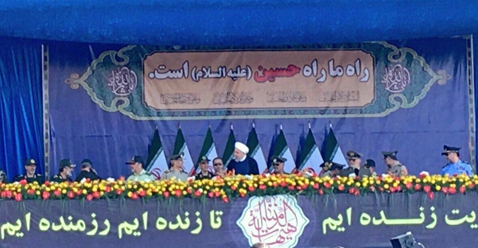 عکس/ لحظه مطلع کردن رئیس جمهور از حمله تروریستی امروز اهواز