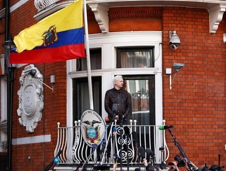 بریتانیا اجازه دهد آسانژ آزادانه سفارت اکوادور را ترک کند