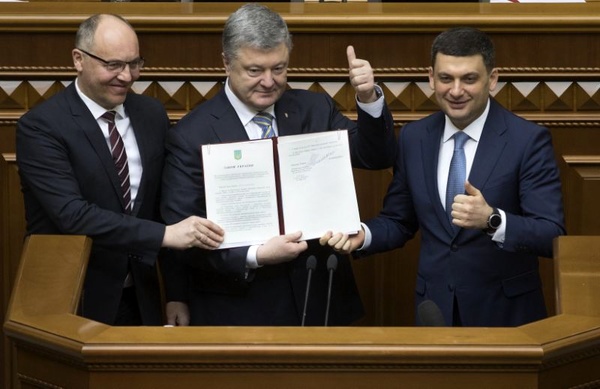 تعهد اوکراین به پیوستن به اتحادیه اروپا و ناتو رسمی شد