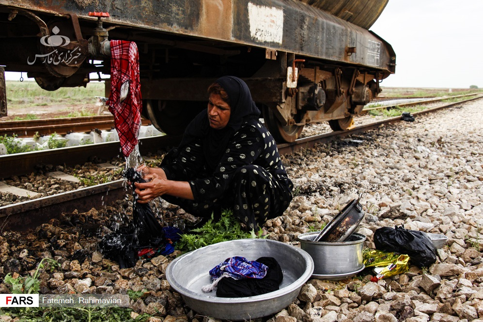 روایت یک روز زندگی در قطار، در کنار مردم سیل‌زده