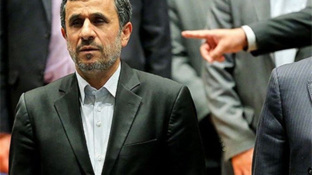 احمدی‌نژاد: انقلاب ۵۷ کار انگلیس بود/ امیری‌فر: احمدی‌نژاد به جانوری عجیب تبدیل شد