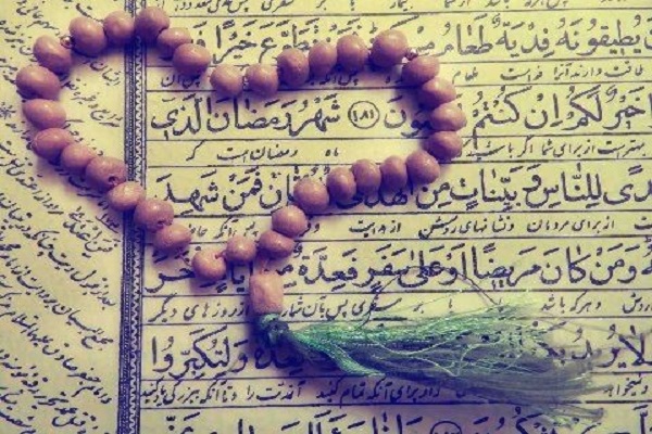 اهمیت خواندن دعای روز بیست و ششم ماه مبارک رمضان/برکتی که قرائت قرآن در زندگی با خود به همراه می‌آورد