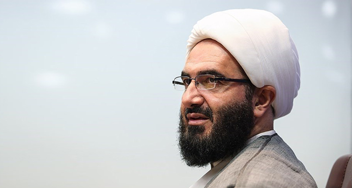 امام جمعه تهران : آمریکا برای مذاکره التماس می‌کند