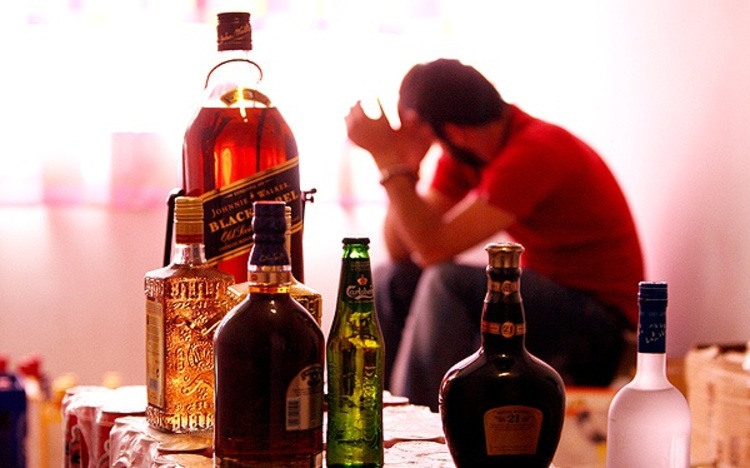 این علائم نشان می‌دهد که مشروب تقلبی مصرف کرده‌اید