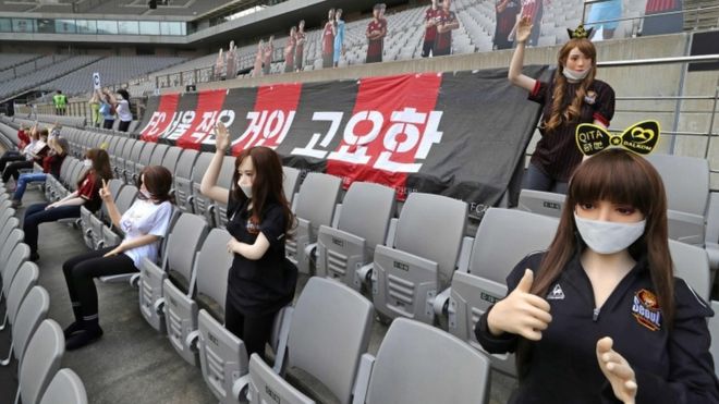 پر کردن استادیوم با عروسک‌های جنسی در کره جنوبی+عکس