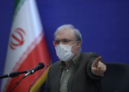 وزیر بهداشت: در ایران؛ باید دستتان را ببوسم تا سفر نروید