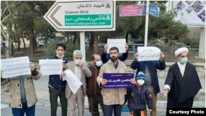 احمدی روشن: شجریان خیانت کار به مردم ایران است/اگر این تابلو نصب شود مجددا آن را مخدوش خواهیم کرد