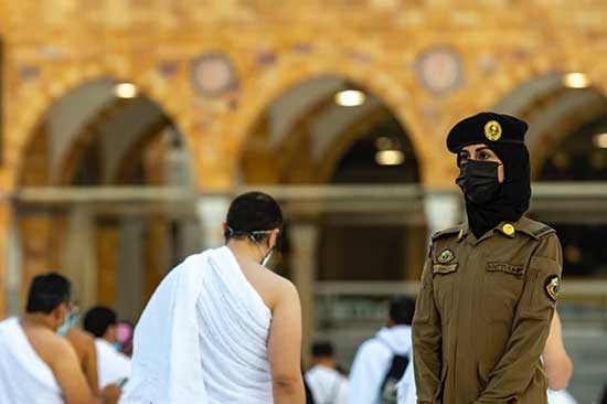 تصاویر اولین حضور پلیس زن در مسجدالحرام