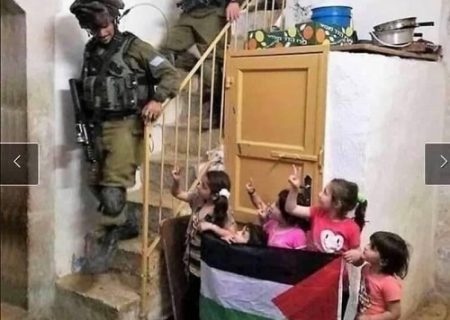 عکس تاریخی کودکان فلسطینی و سربازان اسرائیلی