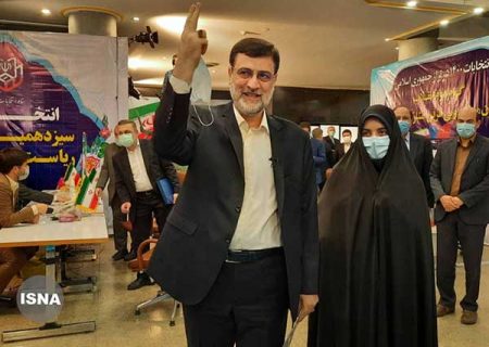 نایب رئیس مجلس با حضور دخترش در انتخابات ثبت‌نام کرد/ عکس
