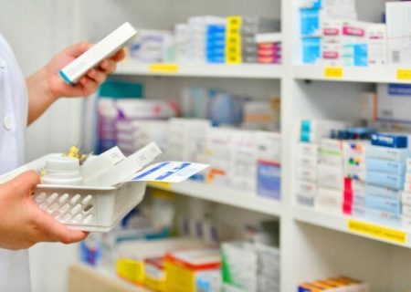 وزیر بهداشت: حذف ارز ۴۲۰۰ تومانی دارو خانمان برانداز است