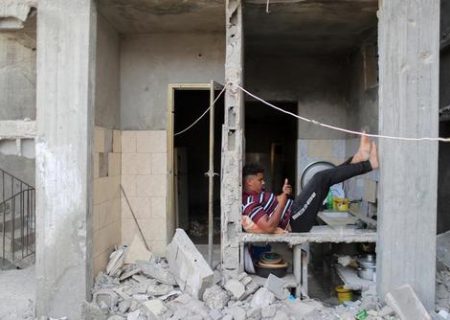 زندگی در خانه آسیب دیده از حملات هوایی اسراییل/ عکس
