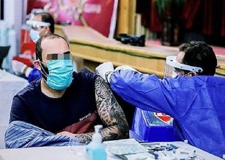 واکسن زدن حمید صفت در زندان / عکس
