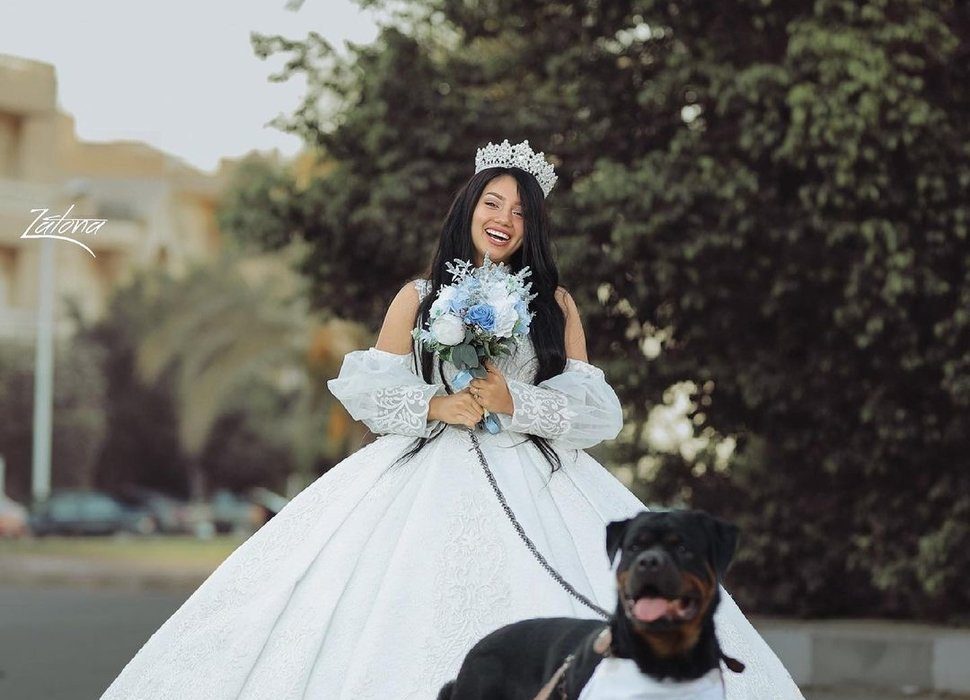 ازدواج جنجالی دختر مصری با سگ /عکس