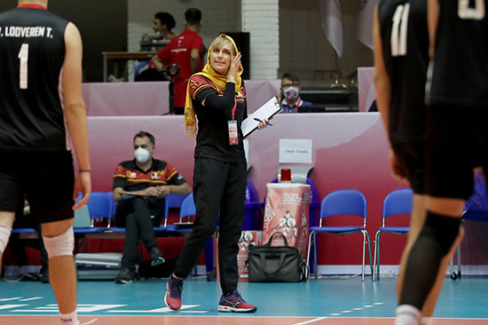 مربی زن تیم والیبال بلژیک در ایران/ عکس