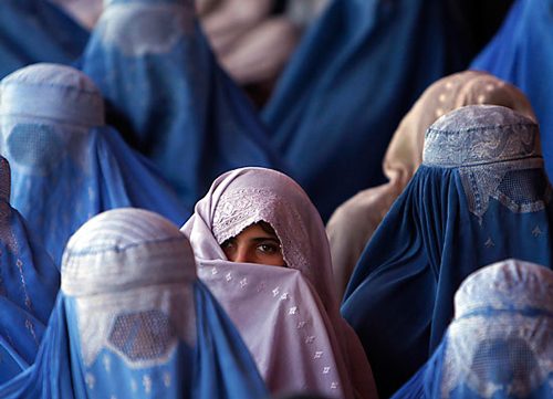 طالبان: برقع برای دانشجویان دختر اجباری است