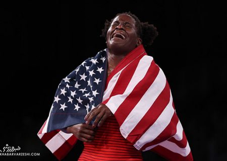 اولین زن سیاه‌پوستی که در کشتی المپیک طلا گرفت / عکس