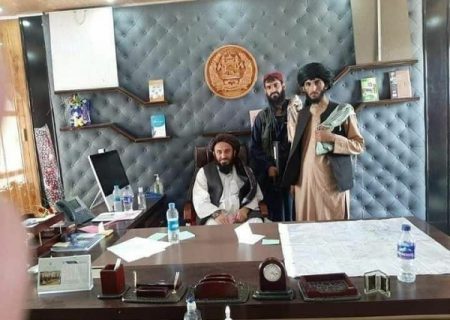 دفتر اشرف غنی در تسخیر نیروهای طالبان/ عکس