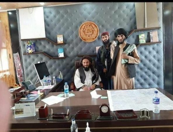 دفتر اشرف غنی در تسخیر نیروهای طالبان/ عکس