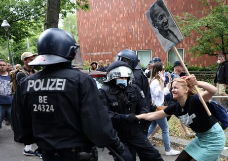اعتراضات در برلین علیه محدودیت های کرونایی/ عکس