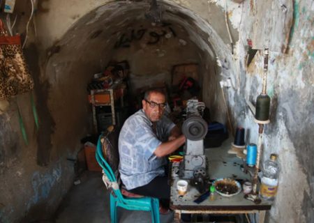 یک محل تعمیر کیف و کفش در نوار غزه/عکس