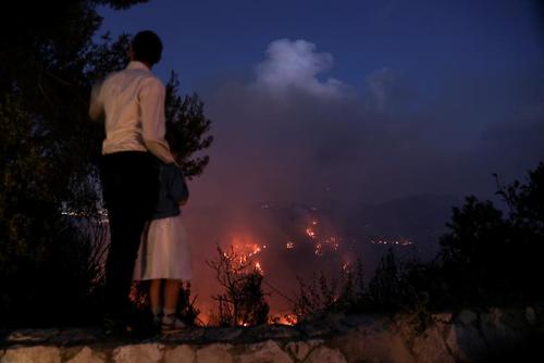 آتش سوزی مناطق جنگلی اطراف شهر قدس/ عکس