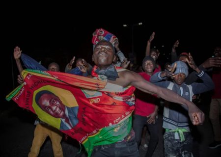 شادمانی هواداران نامزد اپوزیسیون زامبیا / عکس