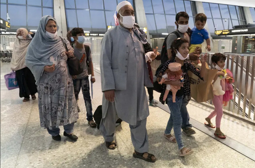 ورود گروهی از پناهجویان افغان به آمریکا/ عکس