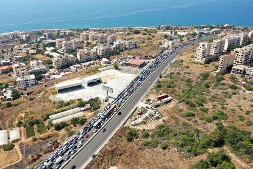 صف چند کیلومتری بنزین در لبنان/ عکس