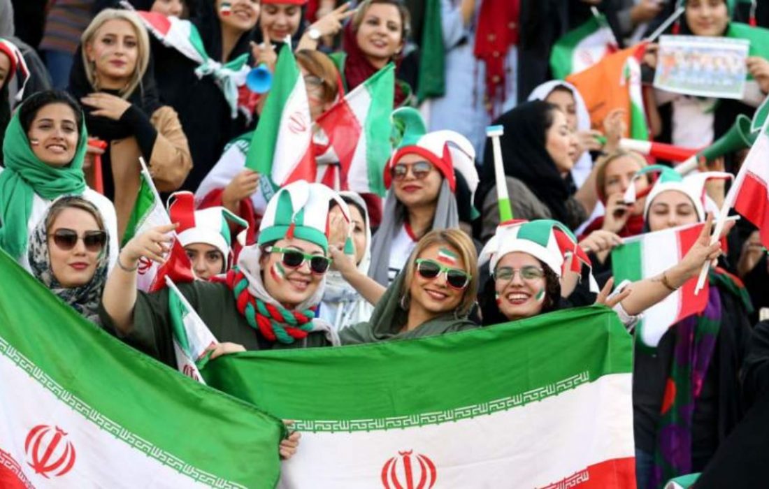کیهان: ورود زنان به مکان تفریحی ورزشگاه صلاح نیست