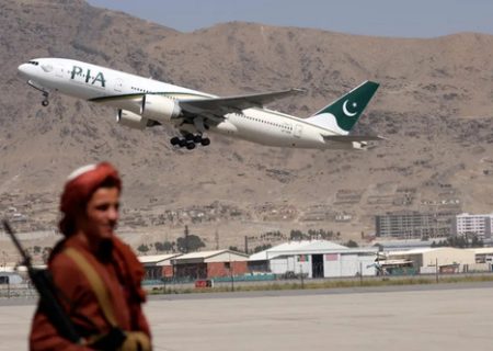 نخستین پرواز خارجی در دوره طالبان/ عکس