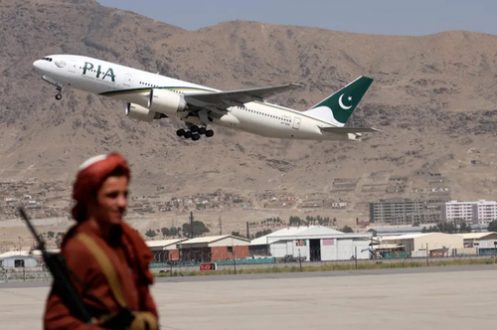 نخستین پرواز خارجی در دوره طالبان/ عکس
