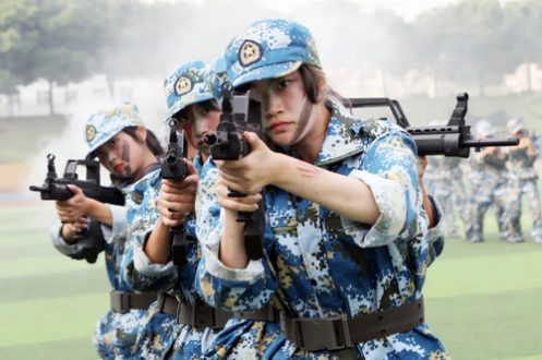 زنان در رزمایش نظامی در چین/ عکس