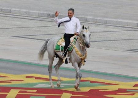 اسب سواری رییس جمهوری ترکمنستان/عکس