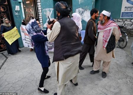 سرکوب تجمع زنان افغان توسط طالبان