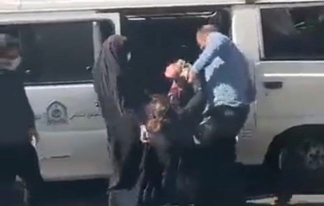 توضیحات جدید درباره ویدئوی دستگیری یک خانم توسط پلیس