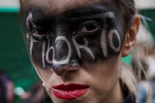 تظاهرات زنان کلمبیایی در روز جهانی “سقط جنین” /عکس