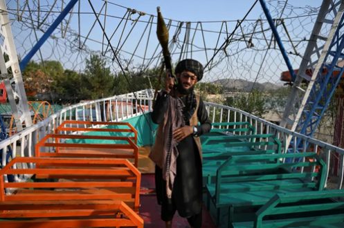 نیروهای طالبان با آر پی جی در مراکز تفریحی کابل/عکس