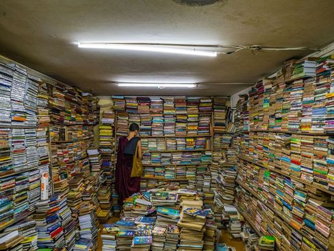 یک کتاب فروشی در میانمار/ عکس