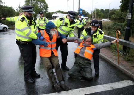 برخورد پلیس لندن با معترضان به تغییرات اقلیمی/ عکس