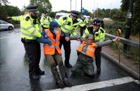 برخورد پلیس لندن با معترضان به تغییرات اقلیمی/ عکس