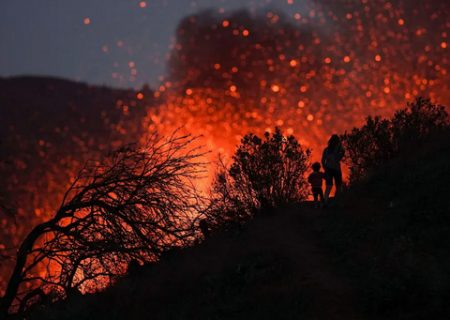 فوران آتشفشان در اسپانیا/ عکس