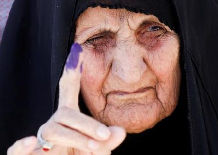 مشارکت پیر زن عراقی در انتخابات/ عکس