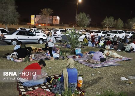 مردم زلزله زده بندرعباس شب را در خیابان خوابیدند/ عکس