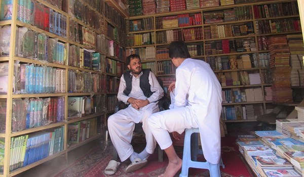 طالبان و بازار کتاب افغانستان؛ از دستگیری زنان نویسنده تا ممنوعیت داستان، شعر و فلسفه
