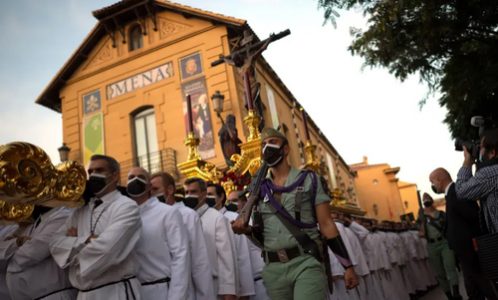حمل مجسمه عیسی مسیح در اسپانیا/ عکس